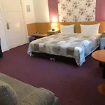 Castell Am Kurfuerstendamm 3*