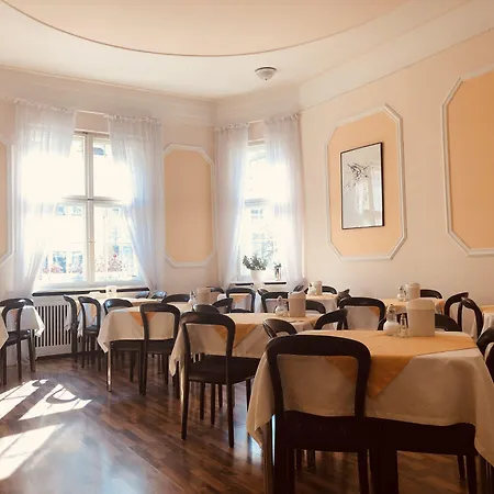 Castell Am Kurfuerstendamm Otel