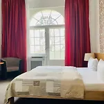 Castell Am Kurfuerstendamm 3*