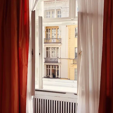 Castell Am Kurfuerstendamm 3*