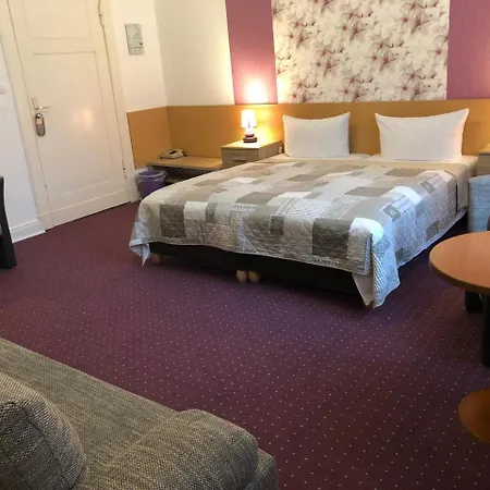 Castell Am Kurfuerstendamm 3*