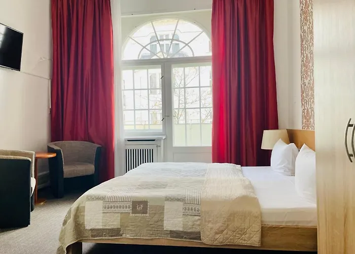 Castell Am Kurfuerstendamm 3*