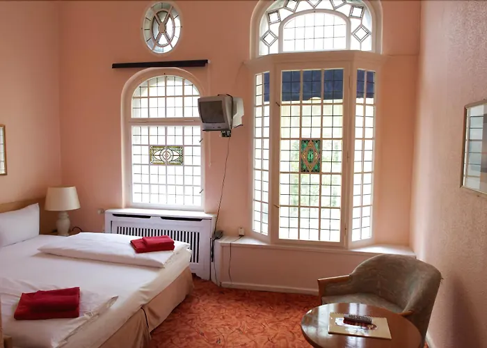 호텔 카스텔 암 쿠르퓌르슈텐담