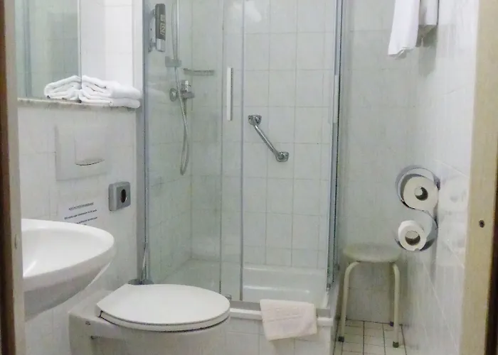 Castell Am Kurfuerstendamm 3*