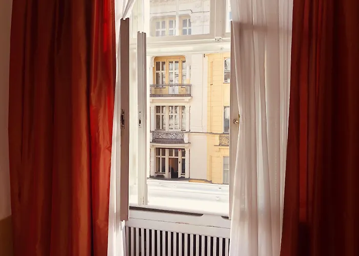 Castell Am Kurfuerstendamm 3*