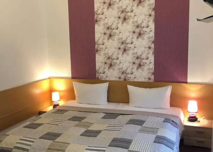 Castell Am Kurfuerstendamm 3*