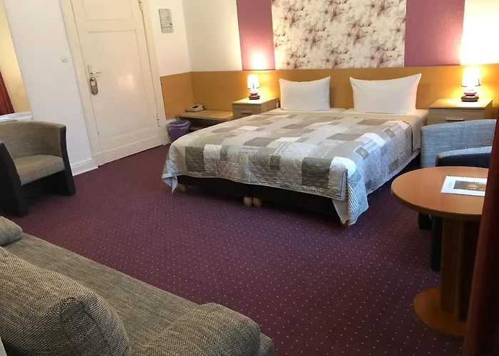 Castell Am Kurfuerstendamm 3*