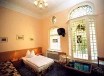 Castell Am Kurfuerstendamm Hotel 3*